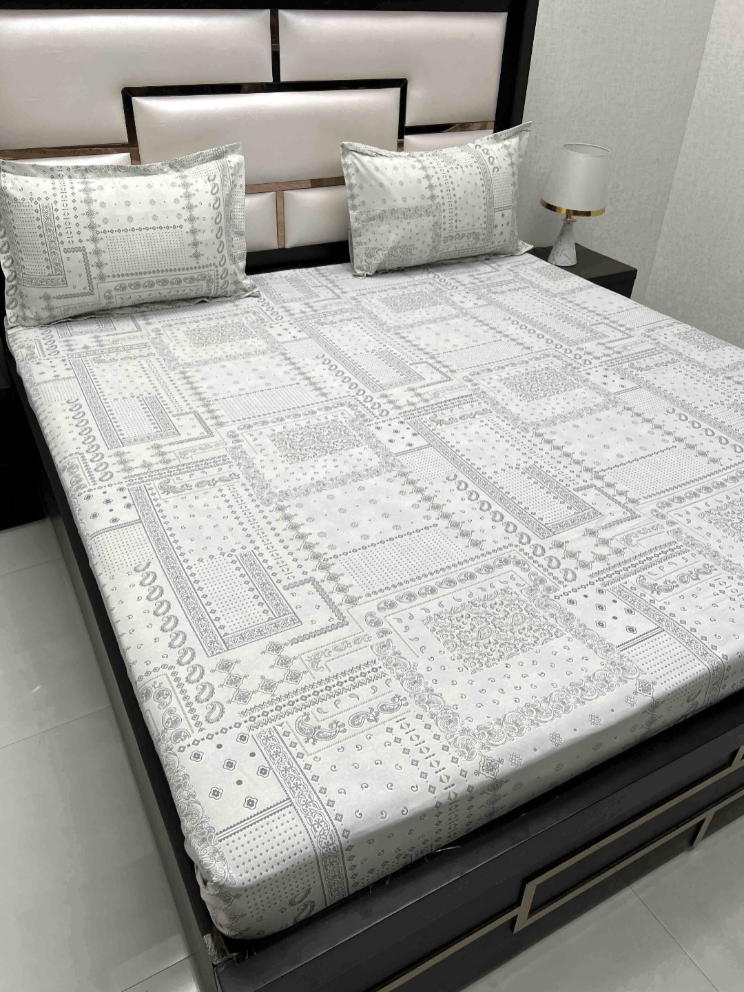 Pure Decor Royal Passion Grey Printed Pure Cotton 220 TC Queen Bedsheet Set 2.54 x 2.26 m
Pure Decor Royal Passion Grey Printed Pure Cotton 220 TC Queen Bedsheet Set 2.54 x 2.26 m