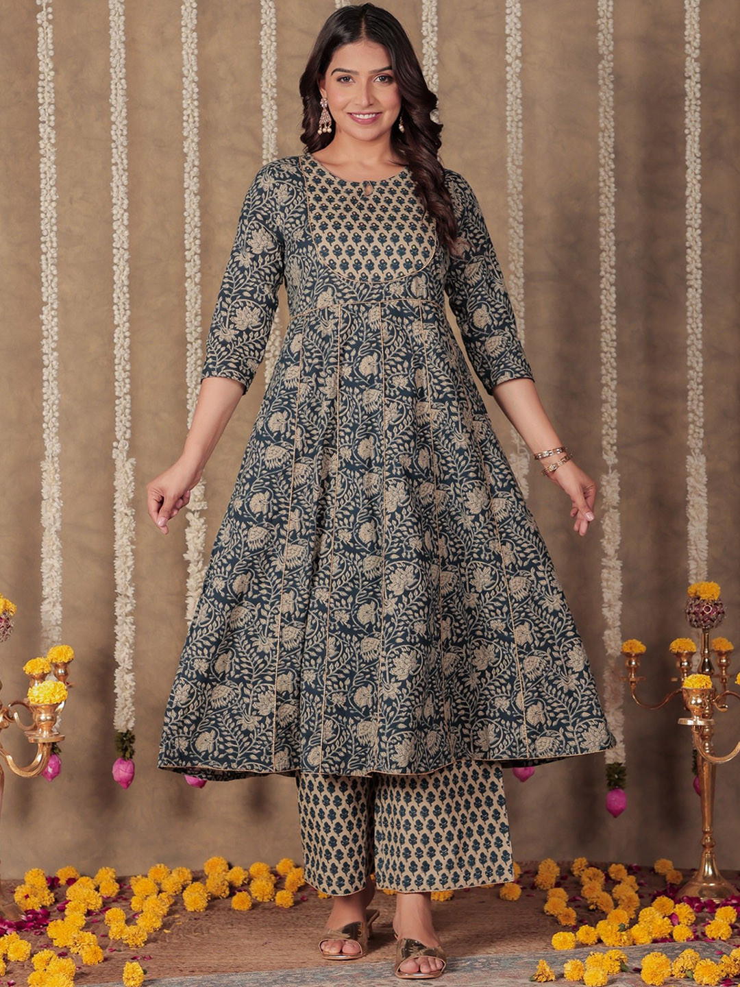Aramya Women Floral Printed Panelled Sequinned Pure Cotton Kurta with Palazzos, Blue
Aramya Women Floral Printed Panelled Sequinned Pure Cotton Kurta with Palazzos, Blue