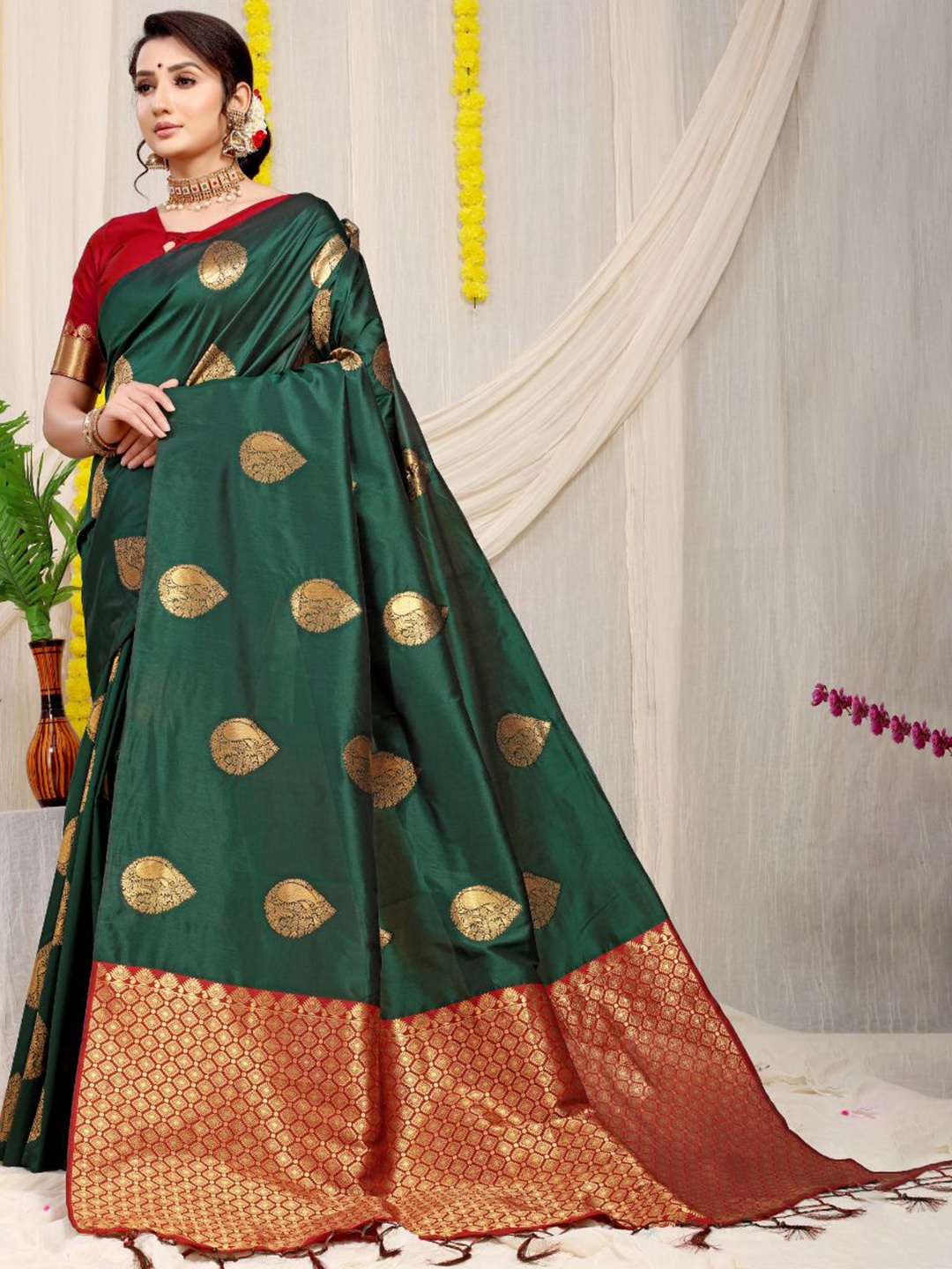 Royal Rajgharana Saree Ethnic Motifs Woven Design Zari Pure Silk Banarasi Sarees, Green
Royal Rajgharana Saree Ethnic Motifs Woven Design Zari Pure Silk Banarasi Sarees, Green