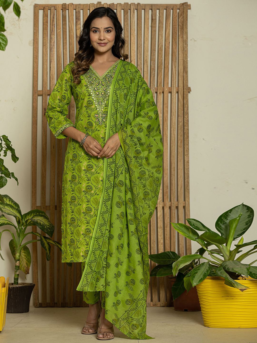 IkDaiya Women Floral Embroidered Regular Mirror Work Pure Cotton Kurta with Trousers & With Dupatta, Green
IkDaiya Women Floral Embroidered Regular Mirror Work Pure Cotton Kurta with Trousers & With Dupatta, Green