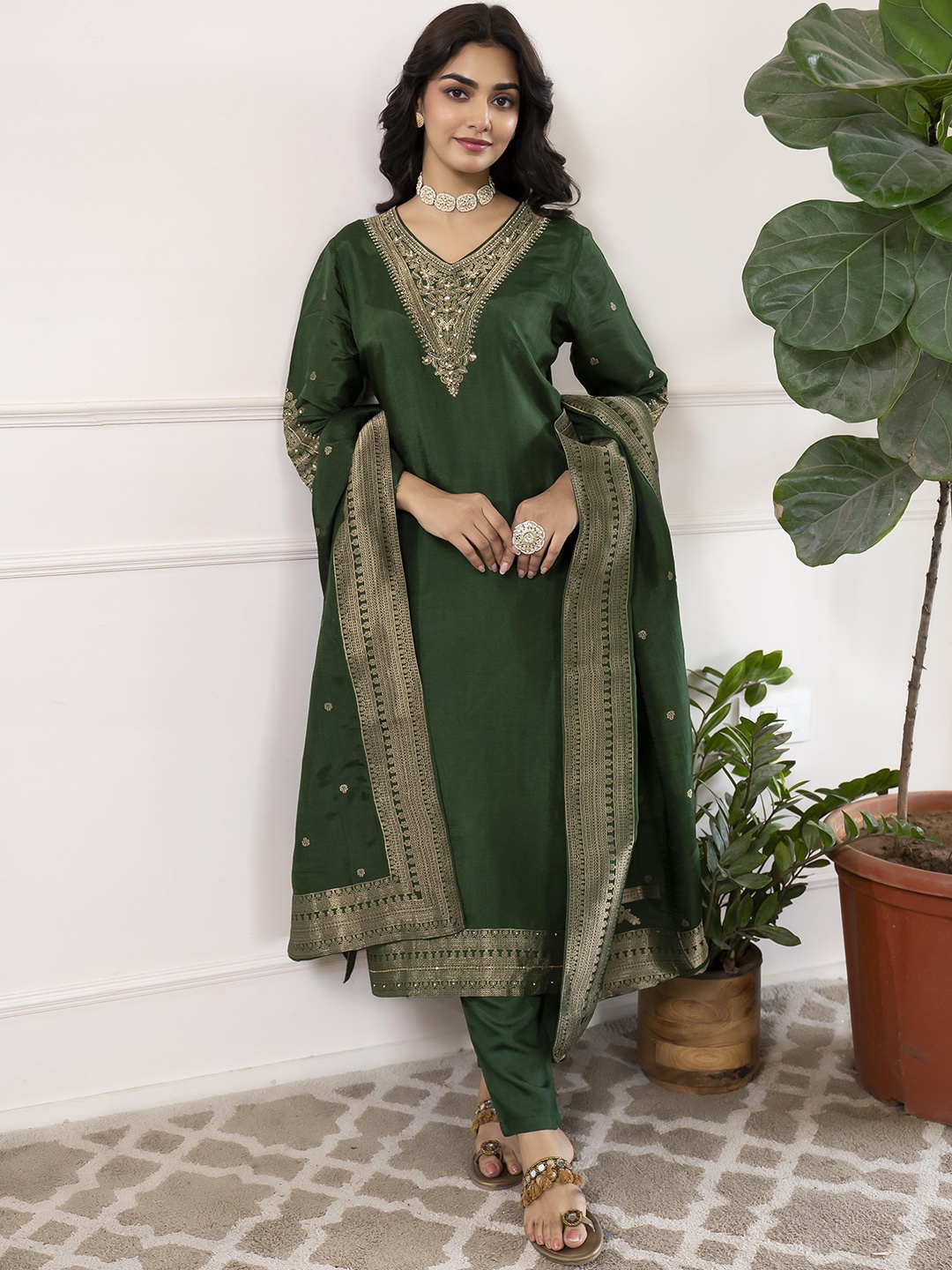 Anouk Women Yoke Design Regular Zardozi Pure Silk Kurta with Trousers & With Dupatta, Green
Anouk Women Yoke Design Regular Zardozi Pure Silk Kurta with Trousers & With Dupatta, Green