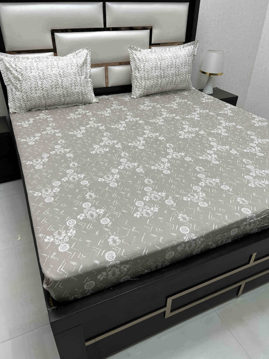 Pure Decor Lifestyle White 230 TC Pure Cotton King Bedsheet Set-2.76 m x 2.76 m, Brown
Pure Decor Lifestyle White 230 TC Pure Cotton King Bedsheet Set-2.76 m x 2.76 m, Brown