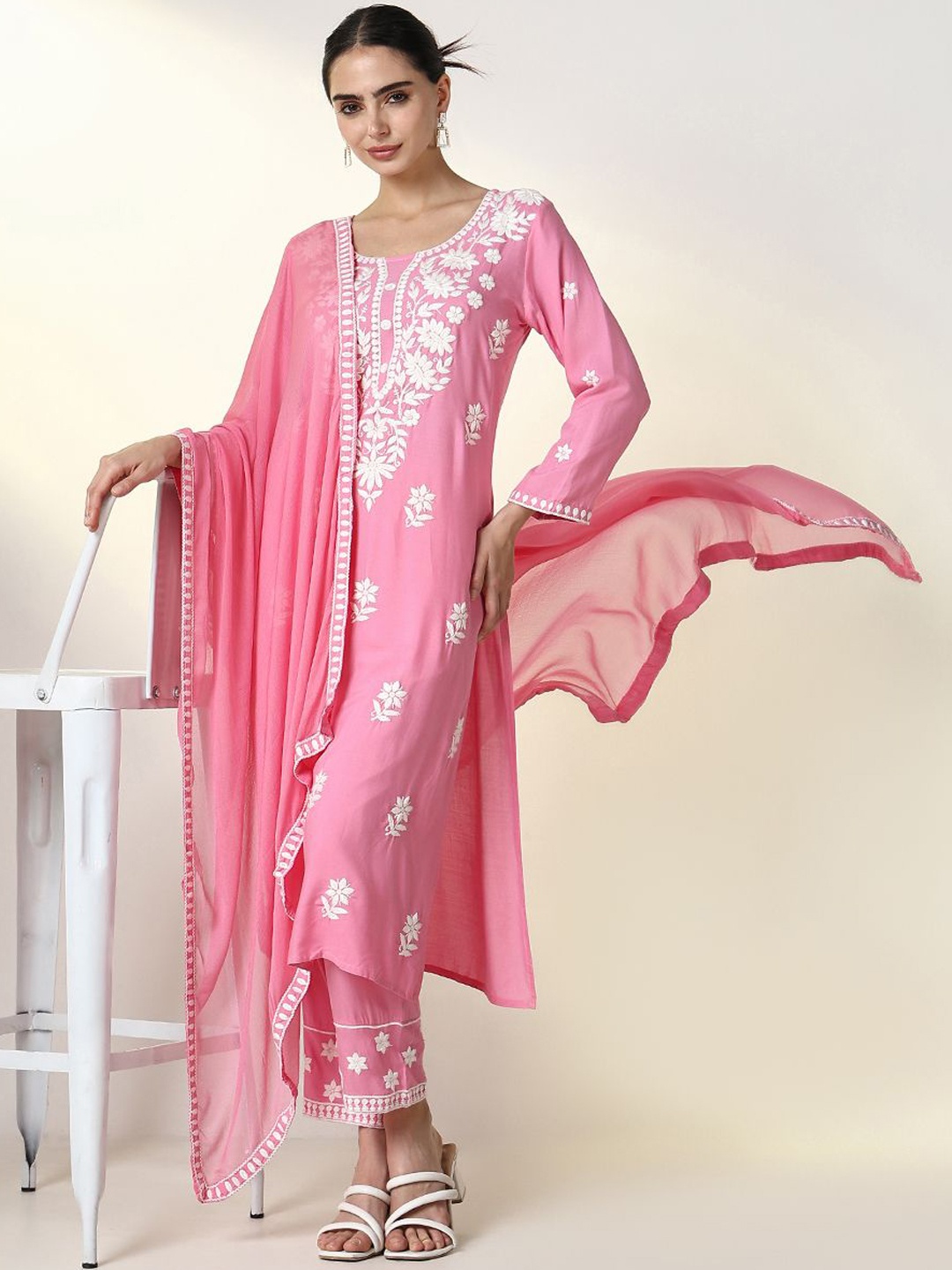 SHOWOFF Women Floral Embroidered Regular Thread Work Kurta with Trousers & With Dupatta, Pink
SHOWOFF Women Floral Embroidered Regular Thread Work Kurta with Trousers & With Dupatta, Pink