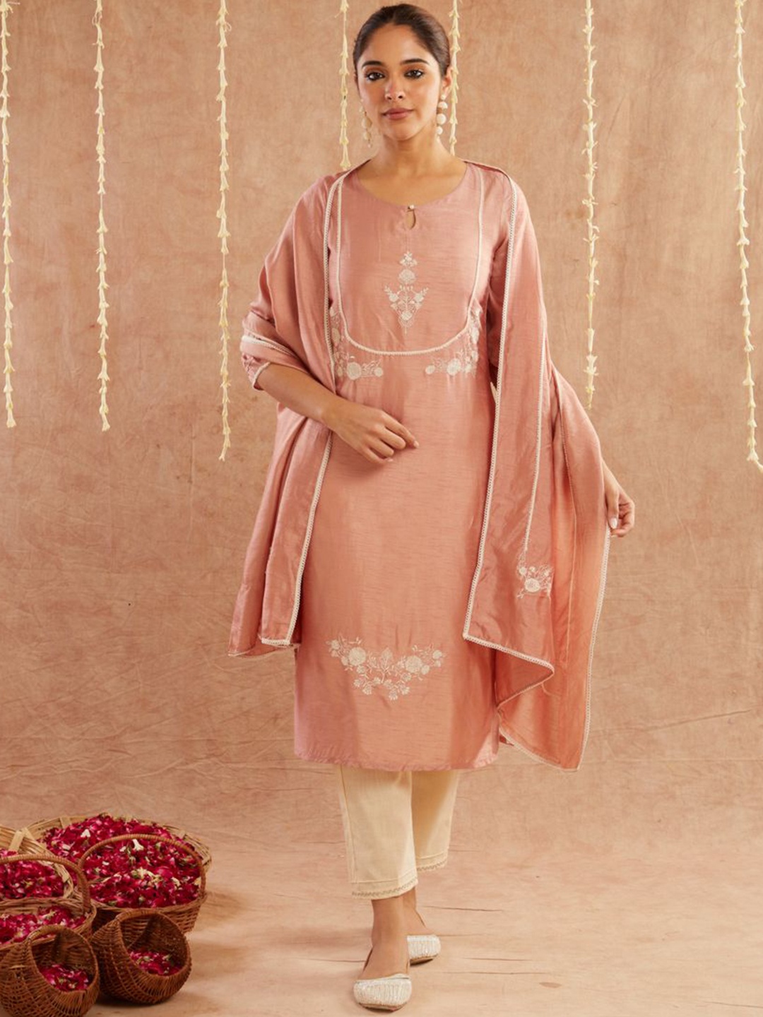zuri Women Floral Embroidered Regular Pure Silk Kurta with Trousers & With Dupatta, Brown
zuri Women Floral Embroidered Regular Pure Silk Kurta with Trousers & With Dupatta, Brown