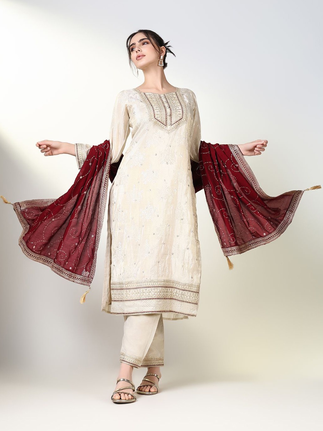 SHOWOFF Women Floral Embroidered Regular Thread Work Kurta with Trousers & With Dupatta, Cream
SHOWOFF Women Floral Embroidered Regular Thread Work Kurta with Trousers & With Dupatta, Cream