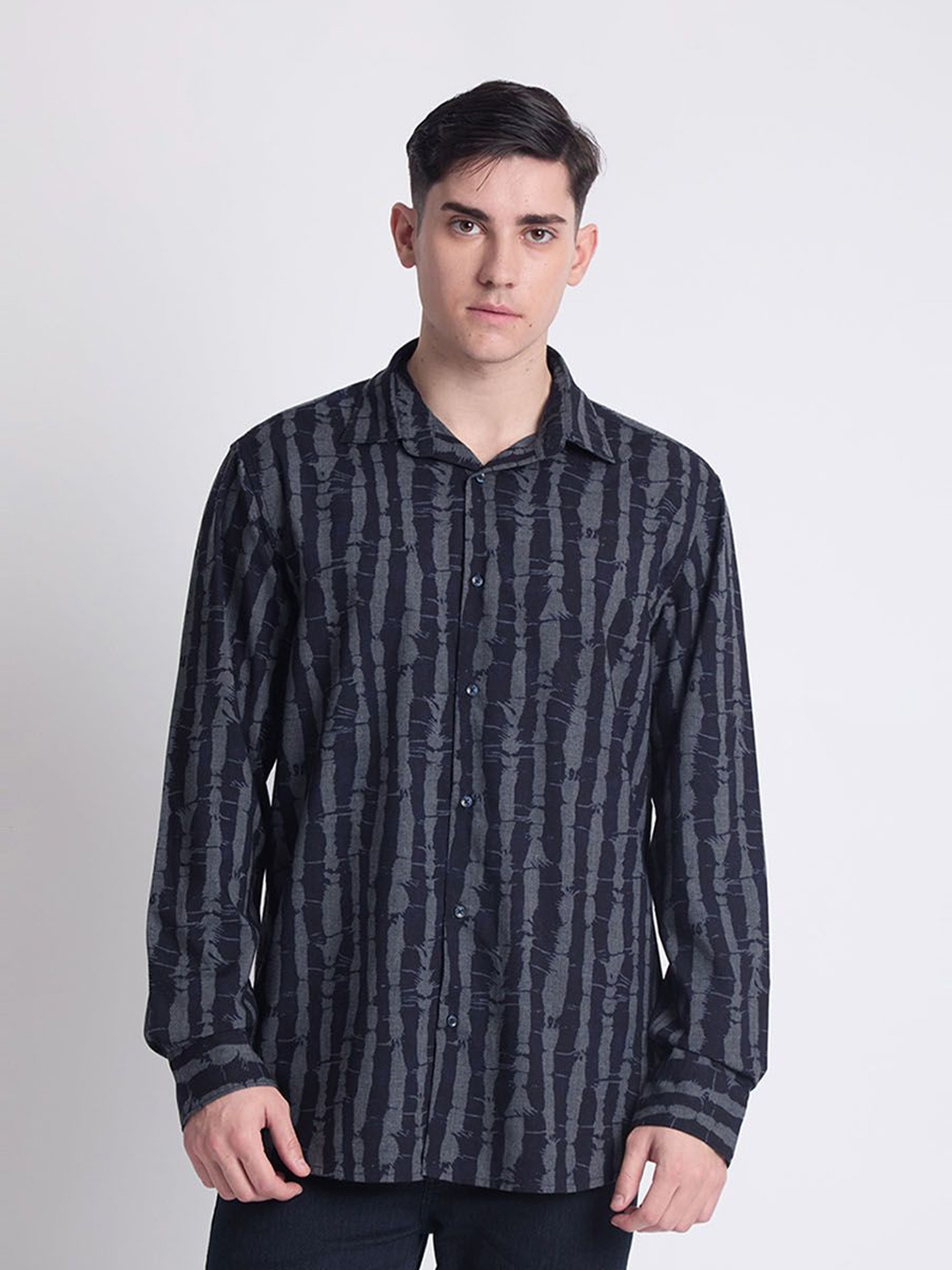 IVOC Men Relaxed Spread Collar Vertical Striped Relaxed Fit Casual Shirt, Navy blue
IVOC Men Relaxed Spread Collar Vertical Striped Relaxed Fit Casual Shirt, Navy blue