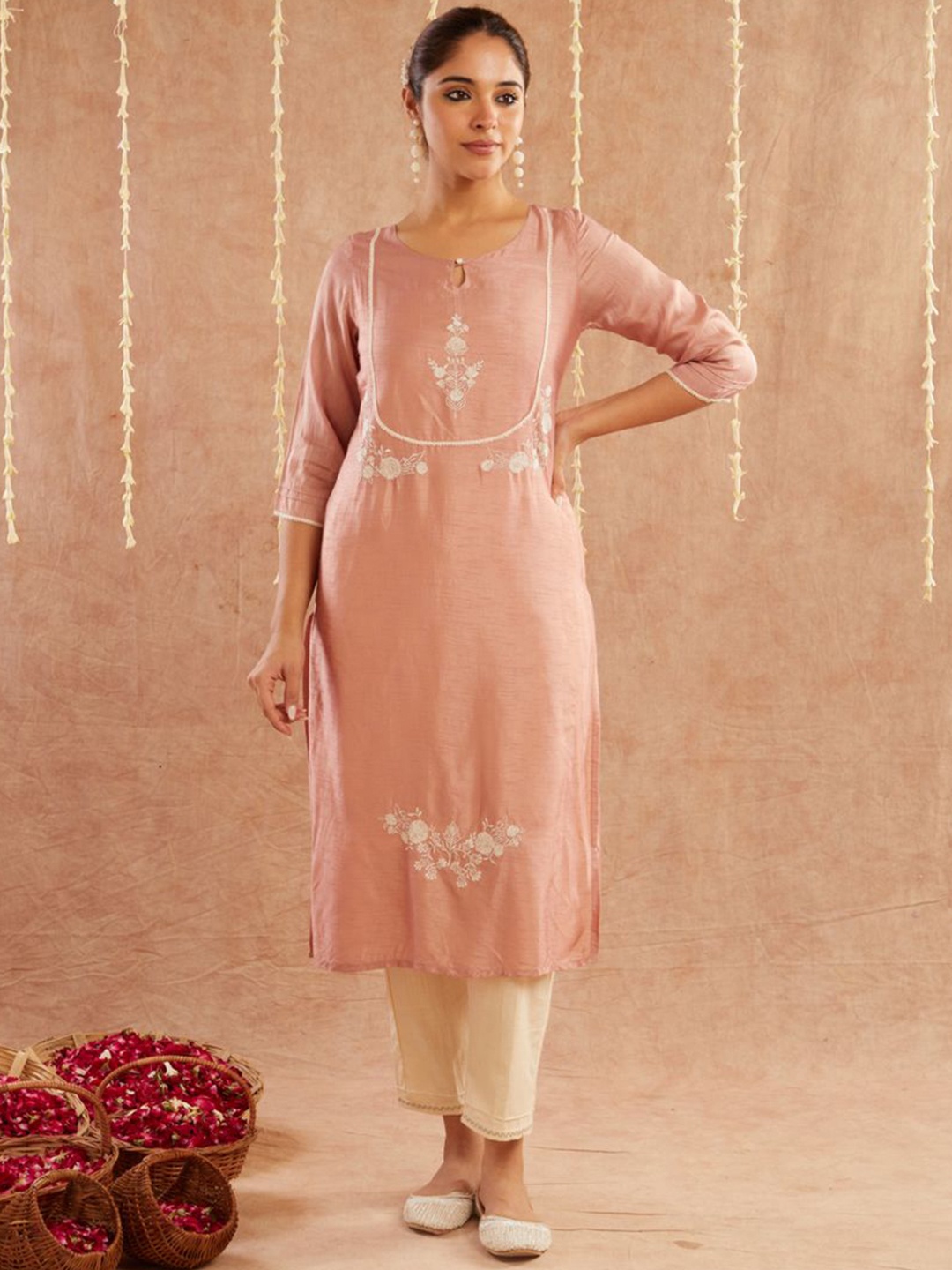 zuri Women Ethnic Motifs Embroidered Regular Thread Work Pure Silk Kurta with Trousers, Brown
zuri Women Ethnic Motifs Embroidered Regular Thread Work Pure Silk Kurta with Trousers, Brown