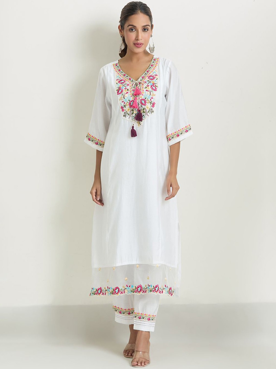 Samyukta Singhania Women Floral Embroidered Regular Chanderi Silk Kurta with Trousers & With Dupatta, White
Samyukta Singhania Women Floral Embroidered Regular Chanderi Silk Kurta with Trousers & With Dupatta, White