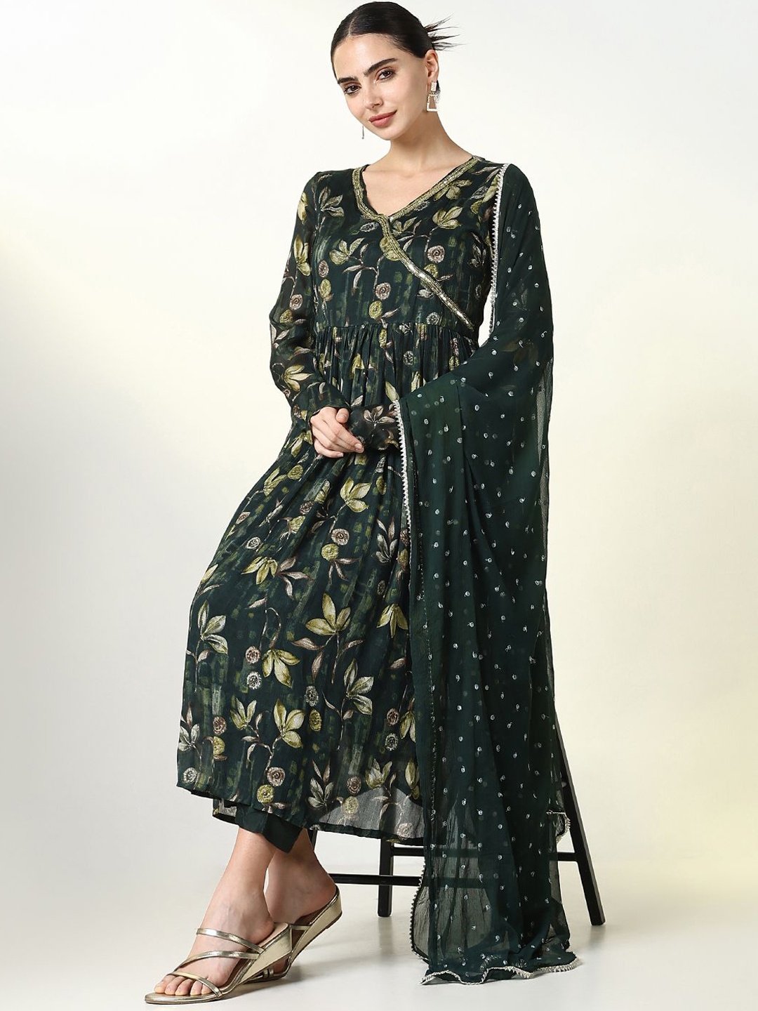 SHOWOFF Women Floral Printed Angrakha Sequinned Kurta with Trousers & With Dupatta, Green
SHOWOFF Women Floral Printed Angrakha Sequinned Kurta with Trousers & With Dupatta, Green