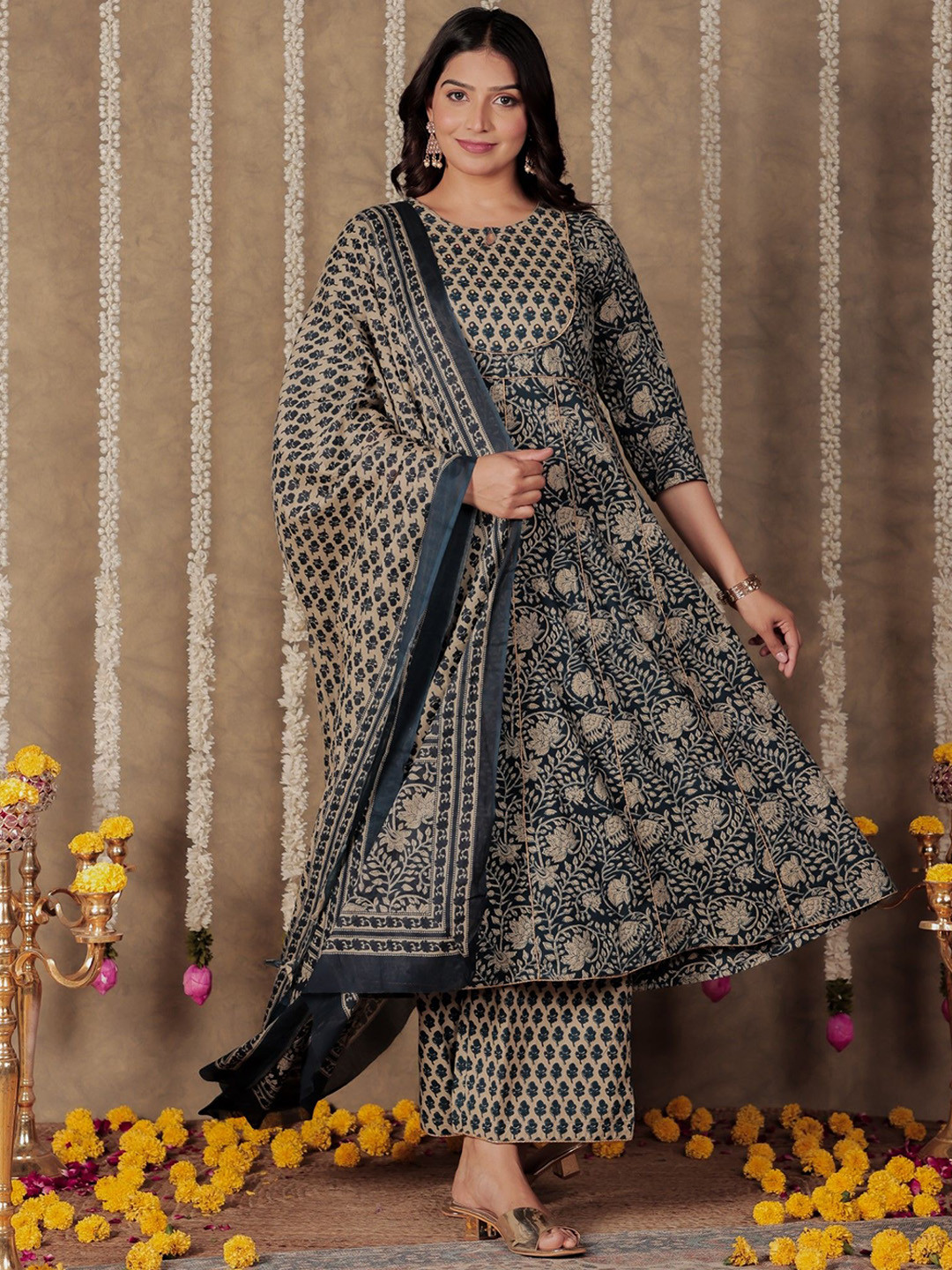 Aramya Women Floral Printed Panelled Sequinned Pure Cotton Kurta with Palazzos & With Dupatta, Blue
Aramya Women Floral Printed Panelled Sequinned Pure Cotton Kurta with Palazzos & With Dupatta, Blue