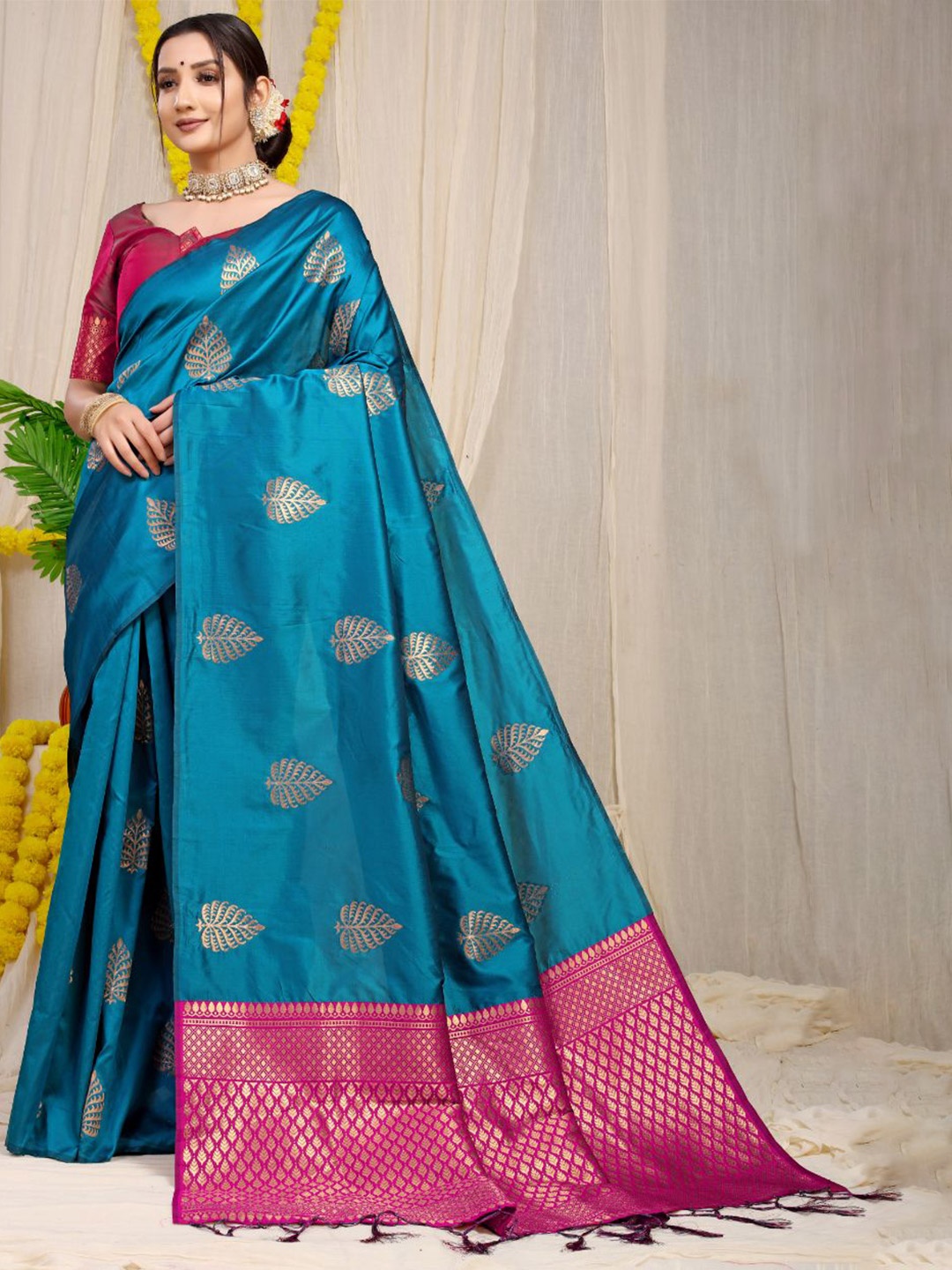 Royal Rajgharana Saree Woven Design Zari Pure Silk Designer Banarasi Sarees, Teal
Royal Rajgharana Saree Woven Design Zari Pure Silk Designer Banarasi Sarees, Teal