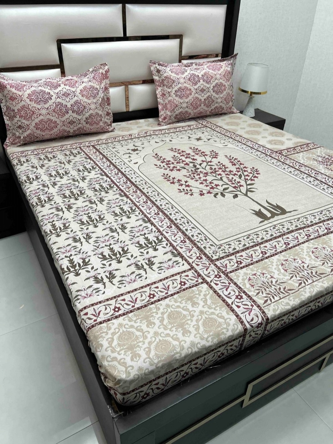 Pure Decor Lifestyle Maroon Ethnic Motifs Cotton 400 TC King Bedsheet Set 2.73 m x 2.75 m
Pure Decor Lifestyle Maroon Ethnic Motifs Cotton 400 TC King Bedsheet Set 2.73 m x 2.75 m
