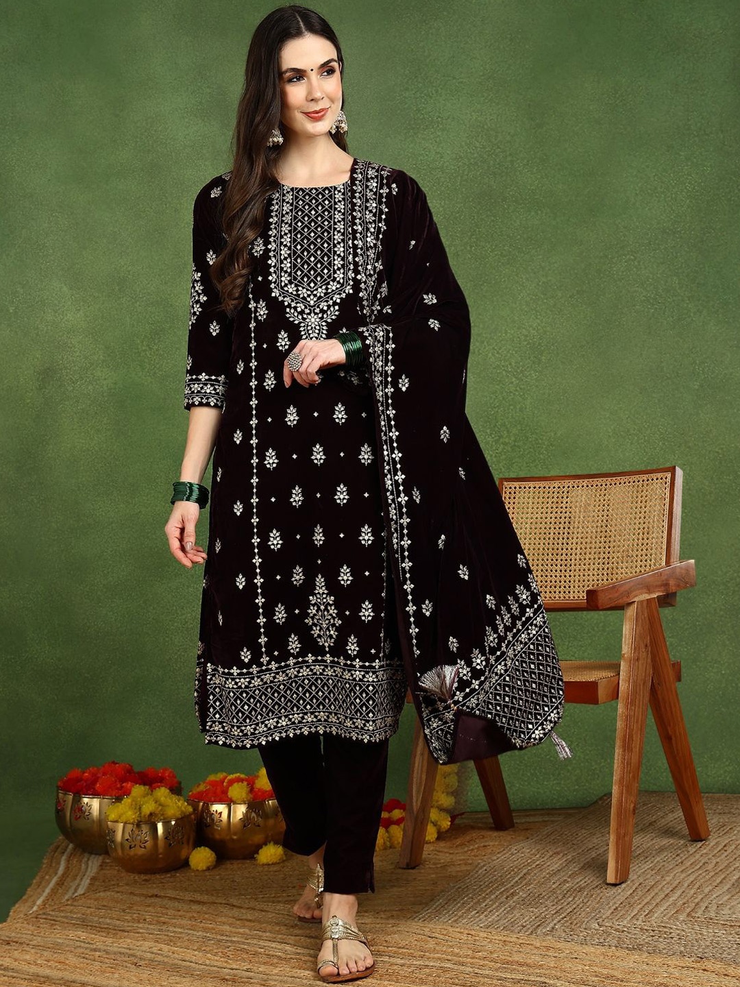 AHIKA Women Ethnic Motifs Printed Regular Velvet Kurta with Trousers & With Dupatta, Purple
AHIKA Women Ethnic Motifs Printed Regular Velvet Kurta with Trousers & With Dupatta, Purple