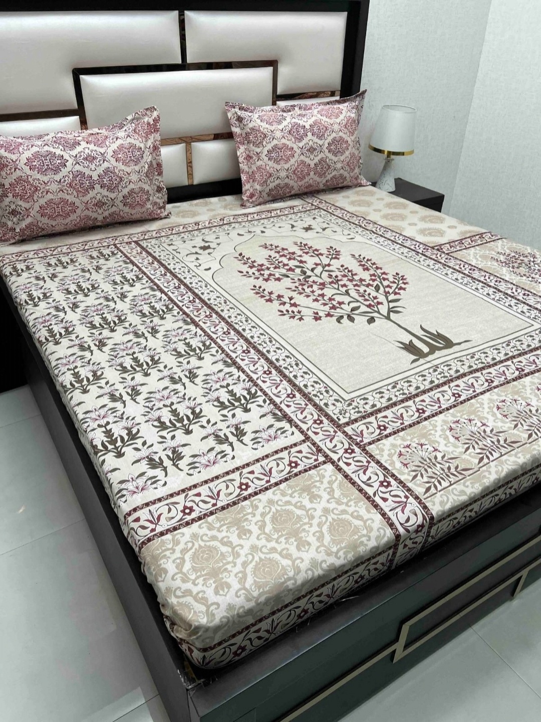 Pure Decor Lifestyle Maroon Ethnic Motifs Cotton 380 TC King Bedsheet Set 2.73 m x 2.76 m
Pure Decor Lifestyle Maroon Ethnic Motifs Cotton 380 TC King Bedsheet Set 2.73 m x 2.76 m
