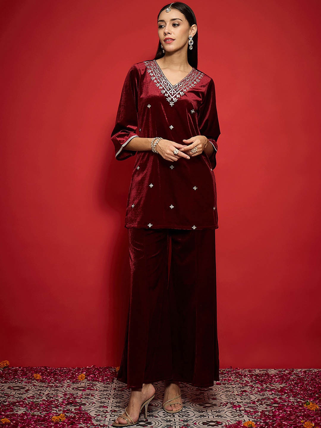 Shae by SASSAFRAS Women Embroidered Grandeur & Majestic Artwork Velvet Kurta, Maroon
Shae by SASSAFRAS Women Embroidered Grandeur & Majestic Artwork Velvet Kurta, Maroon