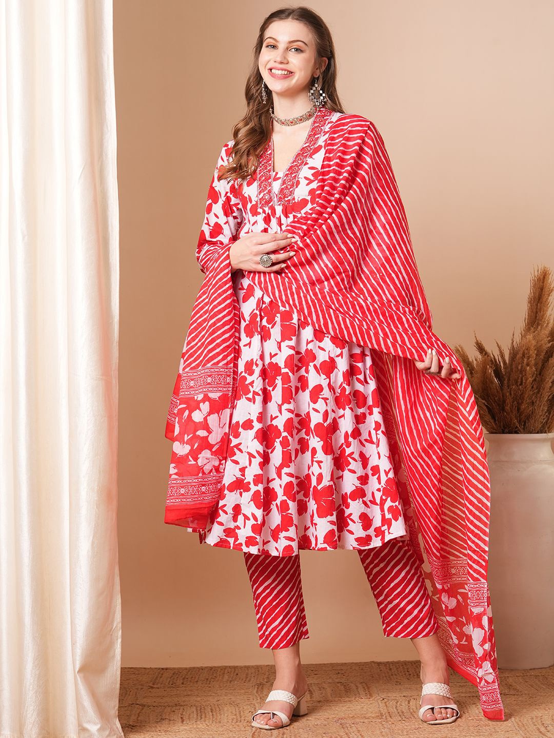 FASHOR Women Floral Printed Panelled Pure Cotton Kurta with Trousers & With Dupatta, Red
FASHOR Women Floral Printed Panelled Pure Cotton Kurta with Trousers & With Dupatta, Red