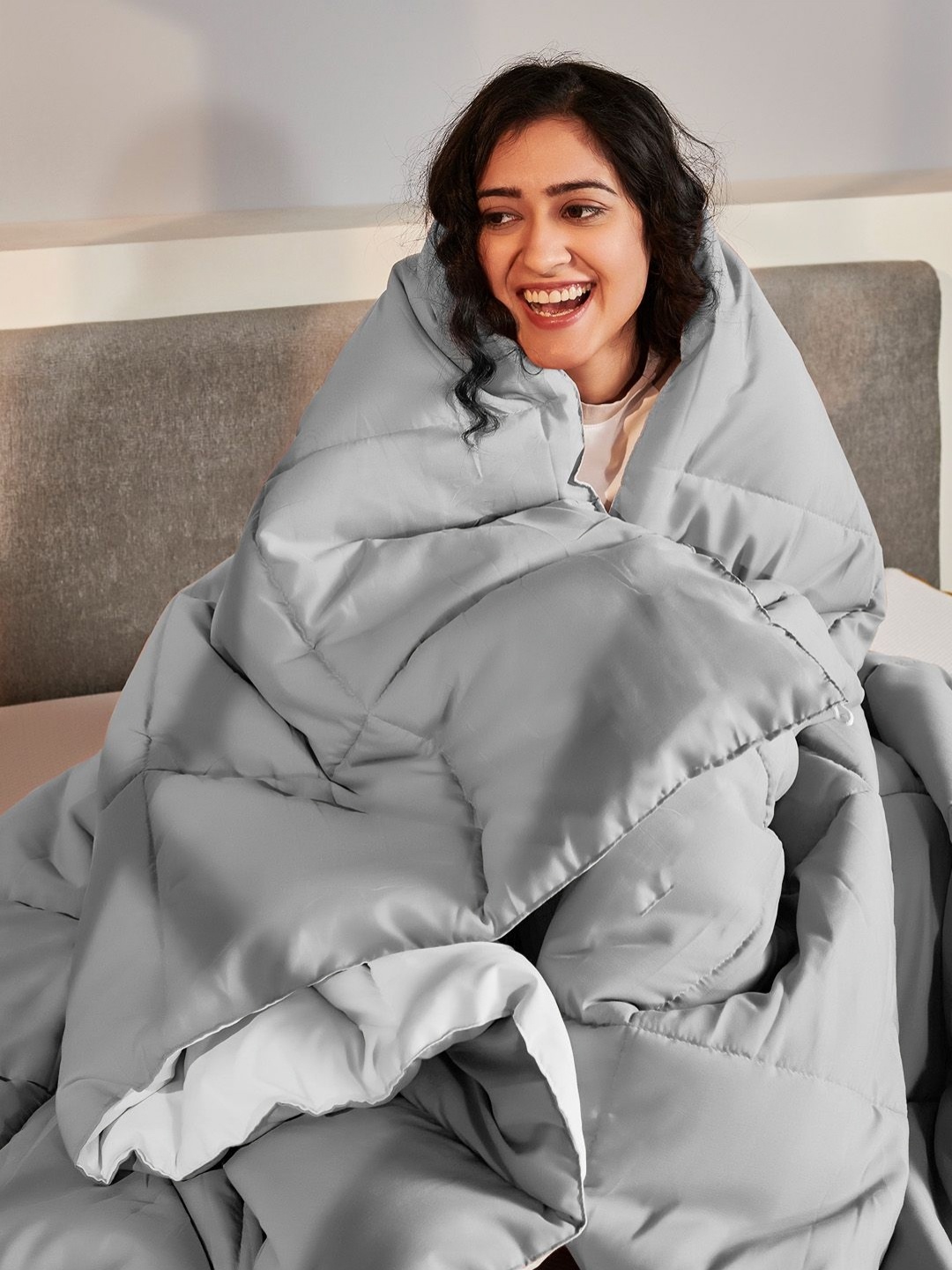 SleepyCat Luxurious Winter Reversible Comforter Rhino Grey and White Double 228x254 cms
SleepyCat Luxurious Winter Reversible Comforter Rhino Grey and White Double 228x254 cms