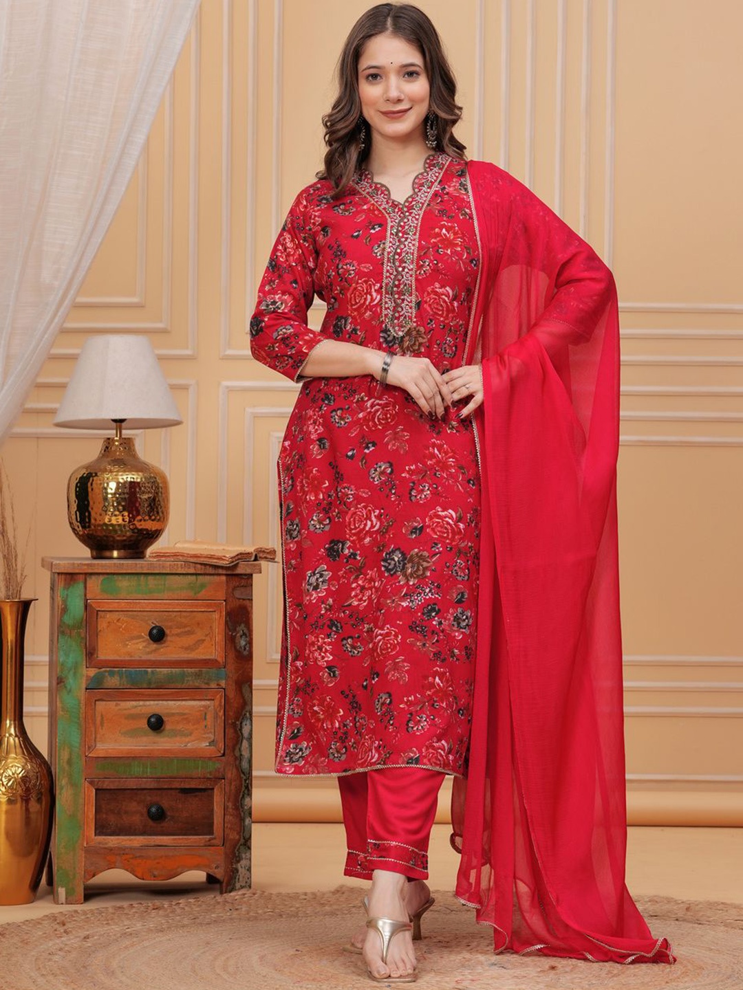 TOULIN Women Floral Printed Regular Pure Cotton Kurta with Palazzos & With Dupatta, Red
TOULIN Women Floral Printed Regular Pure Cotton Kurta with Palazzos & With Dupatta, Red
