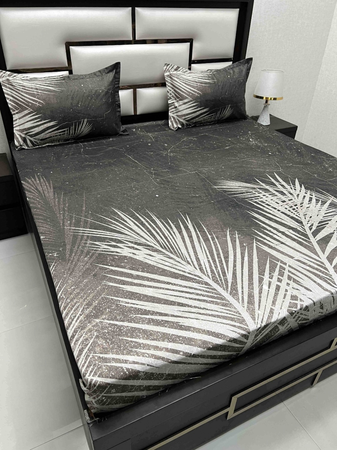 Pure Decor Majestic Brown & Black Tropical Cotton 330 TC King Bedsheet Set-2.73mx2.77m
Pure Decor Majestic Brown & Black Tropical Cotton 330 TC King Bedsheet Set-2.73mx2.77m