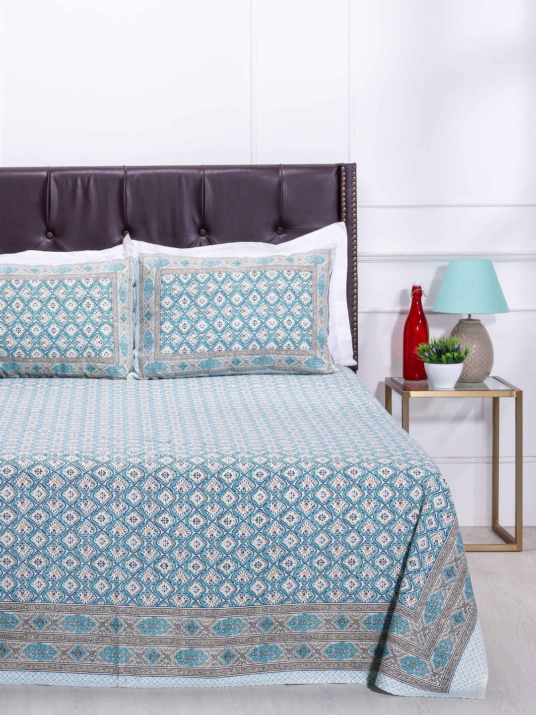 SHAHENAZ Turquoise Blue & White Floral Cotton 120 TC Queen Bedsheet with 2 Pillow Covers
SHAHENAZ Turquoise Blue & White Floral Cotton 120 TC Queen Bedsheet with 2 Pillow Covers
