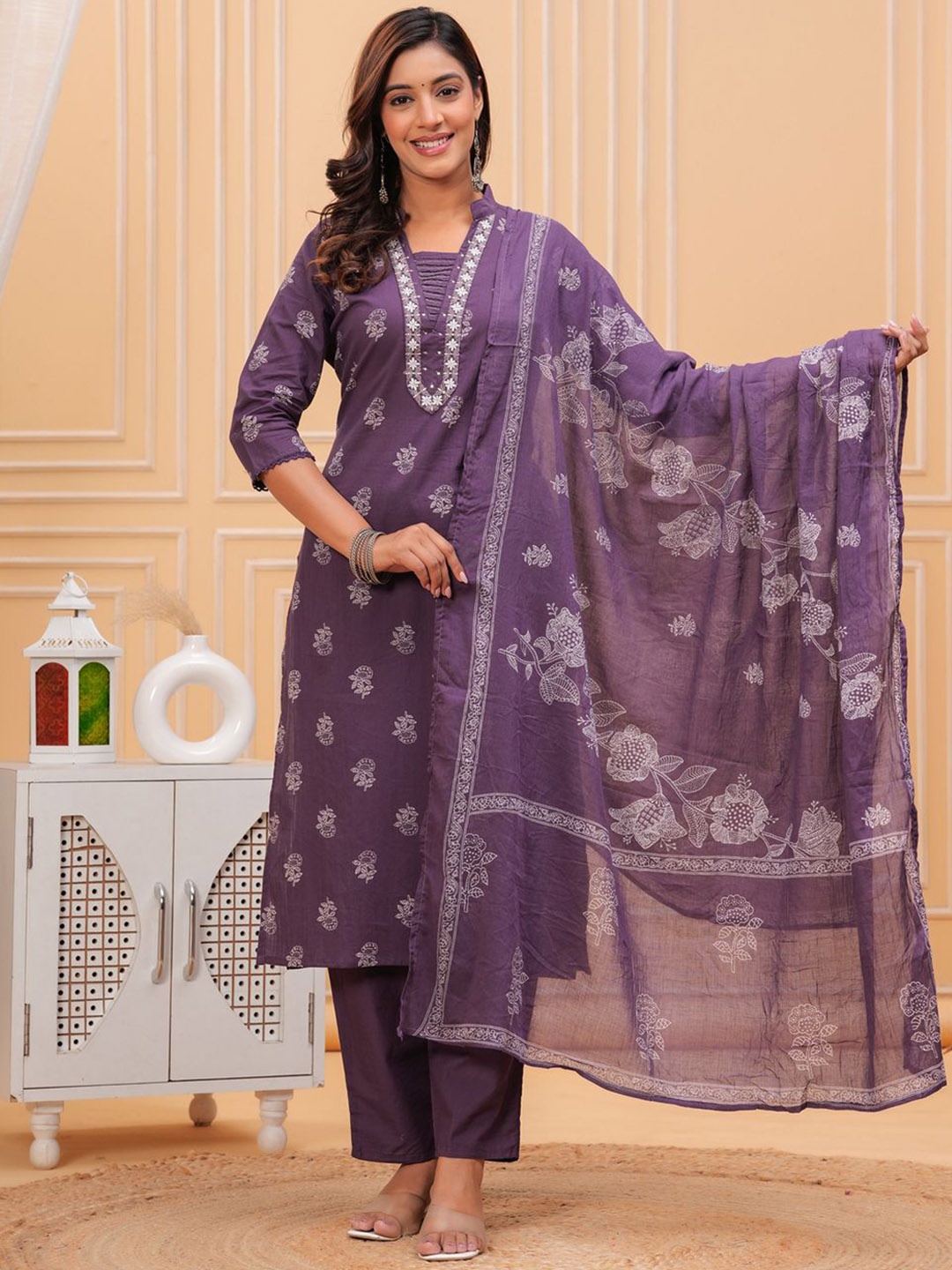TOULIN Women Floral Printed Regular Pure Cotton Kurta with Palazzos & With Dupatta, Purple
TOULIN Women Floral Printed Regular Pure Cotton Kurta with Palazzos & With Dupatta, Purple