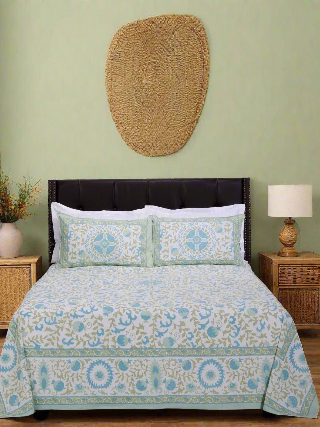 SHAHENAZ Olive Green & White Floral Cotton 120 TC Queen Bedsheet with 2 Pillow Covers
SHAHENAZ Olive Green & White Floral Cotton 120 TC Queen Bedsheet with 2 Pillow Covers