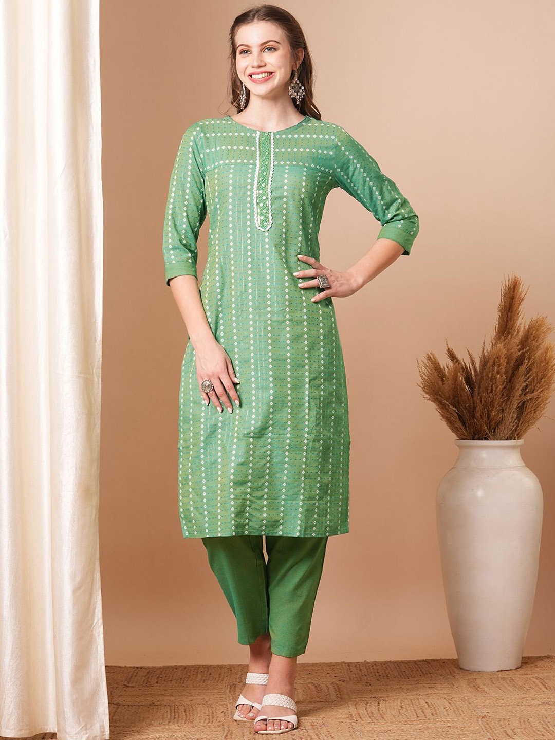 FASHOR Women Ethnic Motifs Embroidered Regular Mirror Work Pure Cotton Kurta with Trousers, Green
FASHOR Women Ethnic Motifs Embroidered Regular Mirror Work Pure Cotton Kurta with Trousers, Green