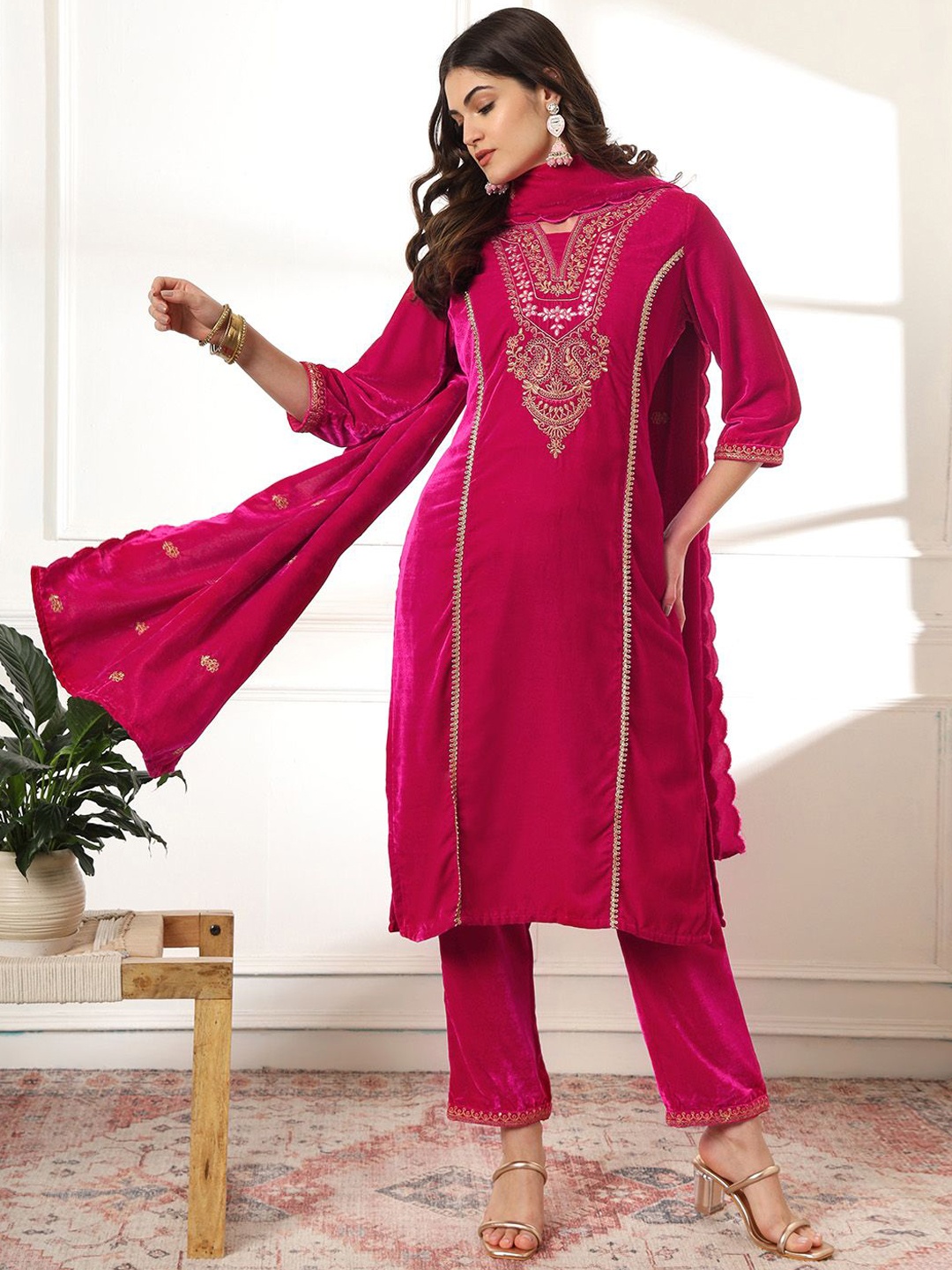 Meena Bazaar Women Ethnic Motifs Embroidered Regular Thread Work Velvet Kurta with Trousers & With Dupatta, Pink
Meena Bazaar Women Ethnic Motifs Embroidered Regular Thread Work Velvet Kurta with Trousers & With Dupatta, Pink