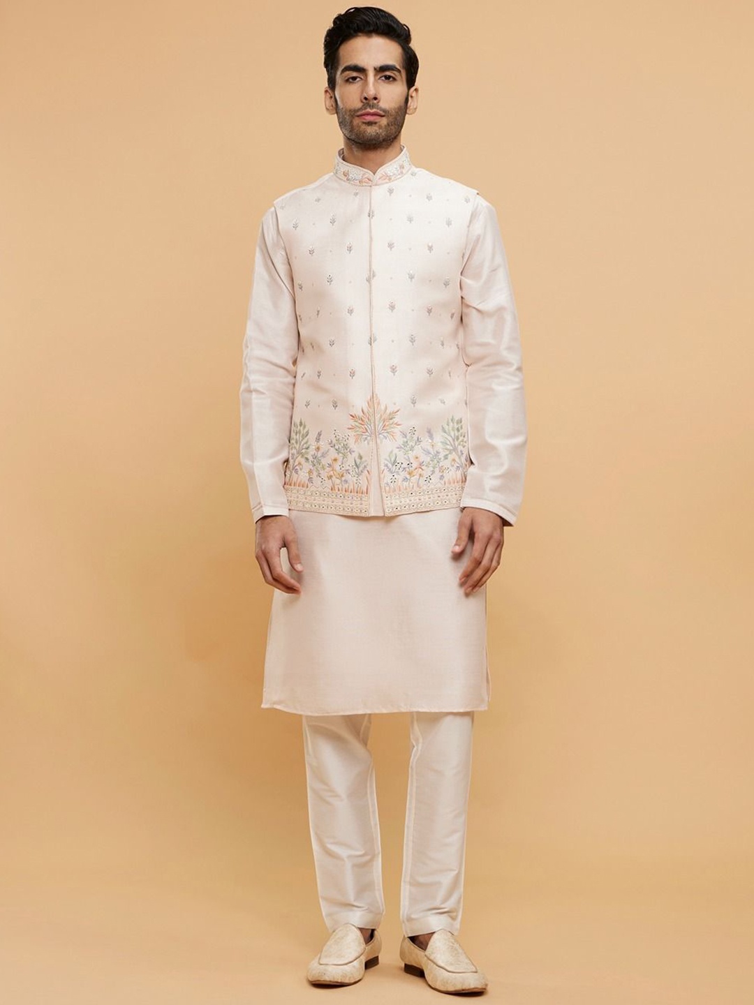 Twamev Floral Embroidered Sequinned & Thread Work Straight Kurta & Trouser With Jacket, Pink
Twamev Floral Embroidered Sequinned & Thread Work Straight Kurta & Trouser With Jacket, Pink