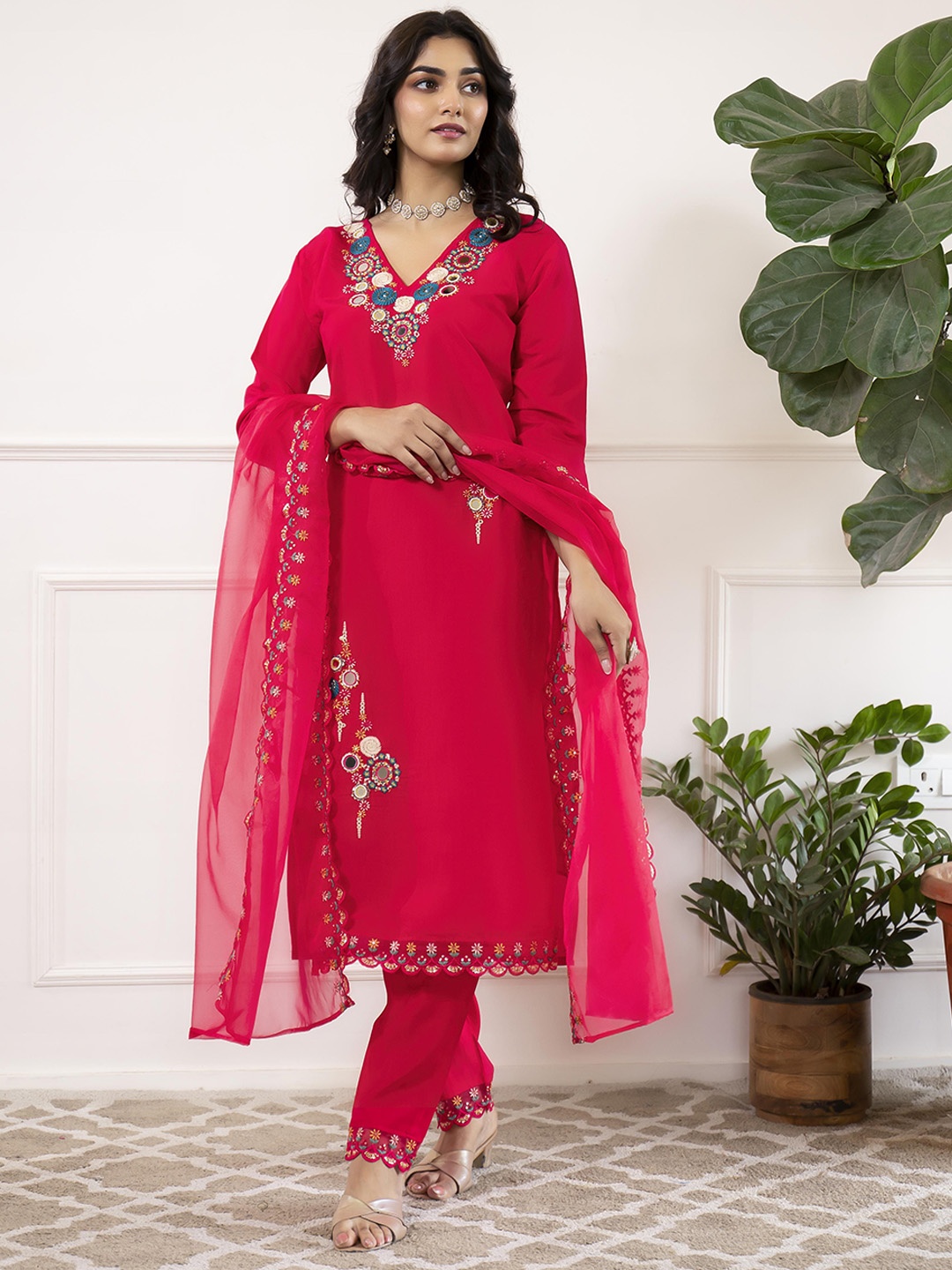 Anouk Women Ethnic Motifs Embroidered Regular Mirror Work Kurta with Trousers & With Dupatta, Red
Anouk Women Ethnic Motifs Embroidered Regular Mirror Work Kurta with Trousers & With Dupatta, Red