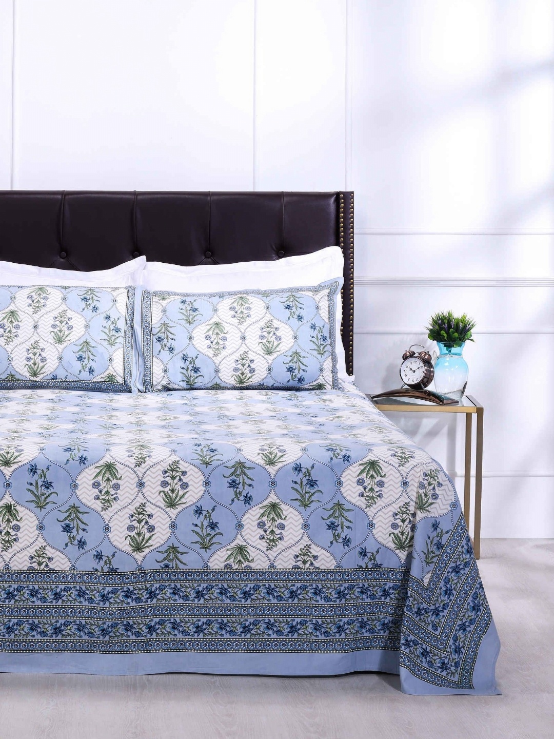 SHAHENAZ Blue & White Floral Cotton 120 TC Double Queen Bedsheet with 2 Pillow Covers
SHAHENAZ Blue & White Floral Cotton 120 TC Double Queen Bedsheet with 2 Pillow Covers