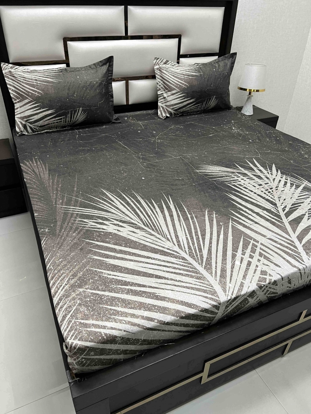 Pure Decor Majestic Brown Floral 260 TC Pure Cotton King Bedsheet Set 2.74 m x 2.77 m
Pure Decor Majestic Brown Floral 260 TC Pure Cotton King Bedsheet Set 2.74 m x 2.77 m