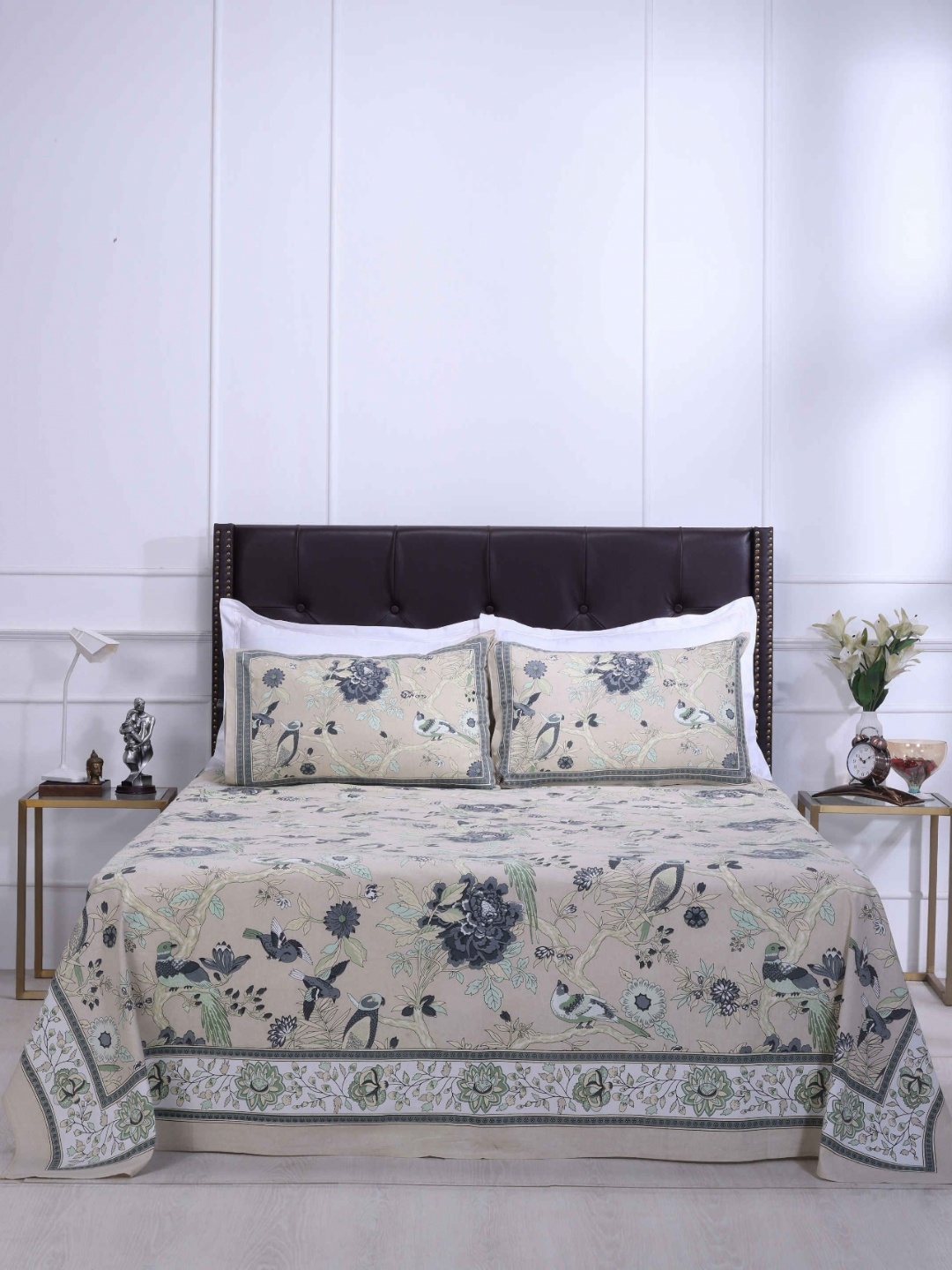 SHAHENAZ Beige & Navy Blue Floral Cotton 120 TC Double Queen Bedsheet Set-2.7 m X 2.25 m
SHAHENAZ Beige & Navy Blue Floral Cotton 120 TC Double Queen Bedsheet Set-2.7 m X 2.25 m