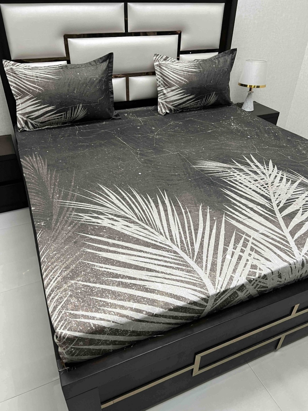 Pure Decor Majestic Brown Floral 250 TC Pure Cotton King Bedsheet Set 2.74 m x 2.76 m
Pure Decor Majestic Brown Floral 250 TC Pure Cotton King Bedsheet Set 2.74 m x 2.76 m