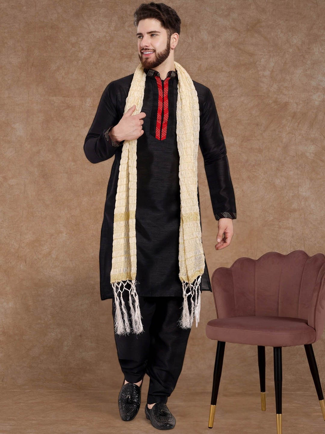 SKAVIJ Men Ethnic Motifs Regular Thread Work Kurta with Churidar & With Dupatta, Black
SKAVIJ Men Ethnic Motifs Regular Thread Work Kurta with Churidar & With Dupatta, Black