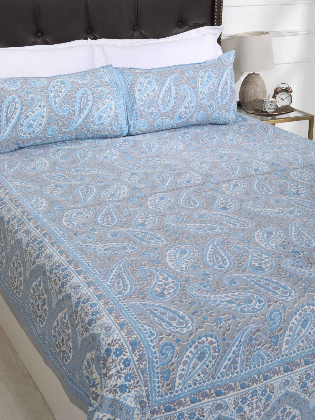 SHAHENAZ Blue & White Ethnic Motifs Cotton 120 TC Queen Bedsheet with 2 Pillow Covers
SHAHENAZ Blue & White Ethnic Motifs Cotton 120 TC Queen Bedsheet with 2 Pillow Covers