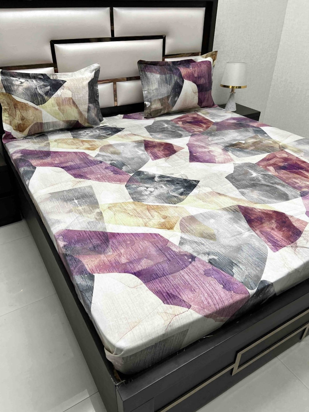 Pure Decor Majestic Burgundy Abstract Pure Cotton 500 TC King Bedsheet Set-2.73m x 2.76 m
Pure Decor Majestic Burgundy Abstract Pure Cotton 500 TC King Bedsheet Set-2.73m x 2.76 m