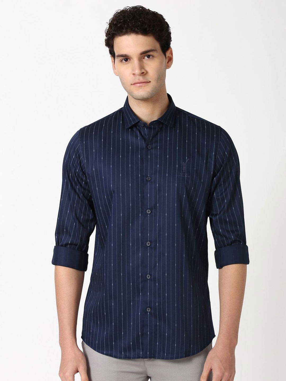 Peter England Casuals Men Spread Collar Vertical Striped Cotton Slim Fit Casual Shirt, Navy blue
Peter England Casuals Men Spread Collar Vertical Striped Cotton Slim Fit Casual Shirt, Navy blue