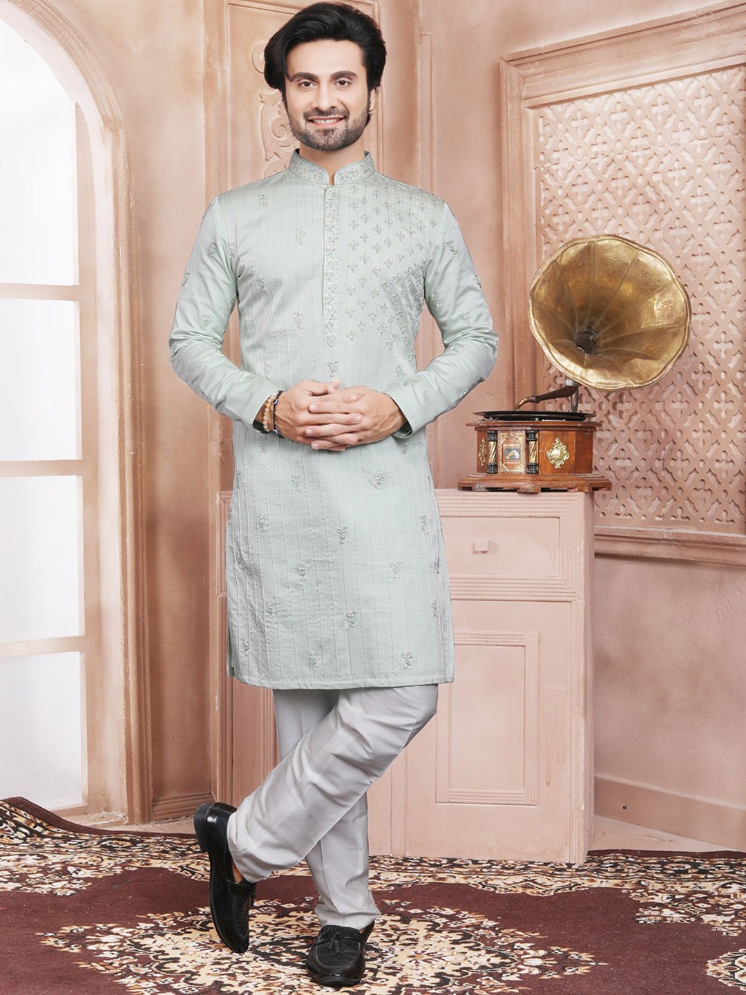 EVASTRO Men Ethnic Motifs Embroidered Regular Pure Cotton Kurta with Trousers, Sea green
EVASTRO Men Ethnic Motifs Embroidered Regular Pure Cotton Kurta with Trousers, Sea green