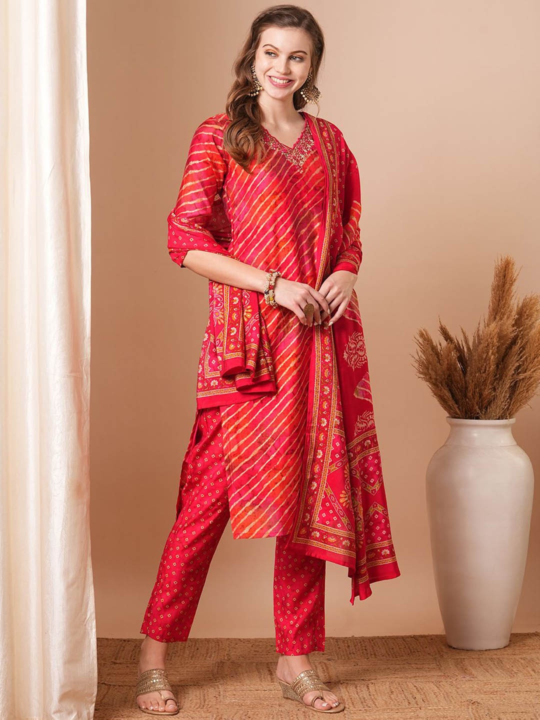 FASHOR Women Leheriya Printed Regular Thread Work Kurta with Trousers & With Dupatta, Red
FASHOR Women Leheriya Printed Regular Thread Work Kurta with Trousers & With Dupatta, Red