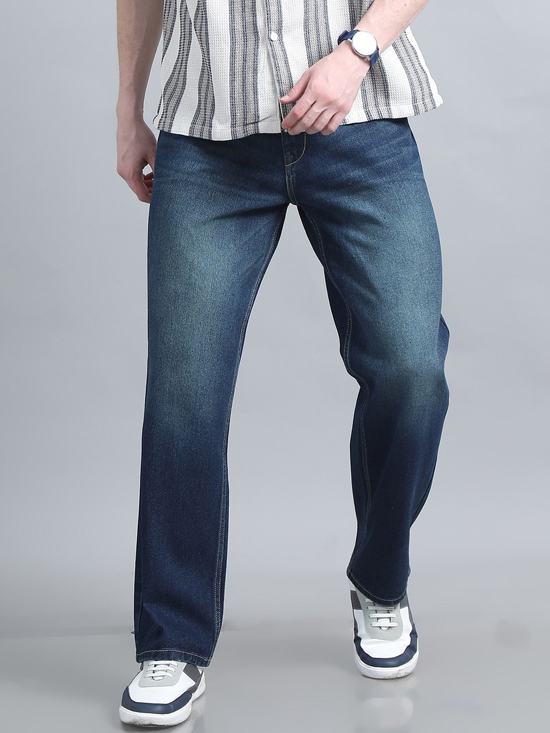 The Roadster Lifestyle Co Men Pure Cotton Straight-Fit Mid-Rise Light Fade Jeans, Blue
The Roadster Lifestyle Co Men Pure Cotton Straight-Fit Mid-Rise Light Fade Jeans, Blue