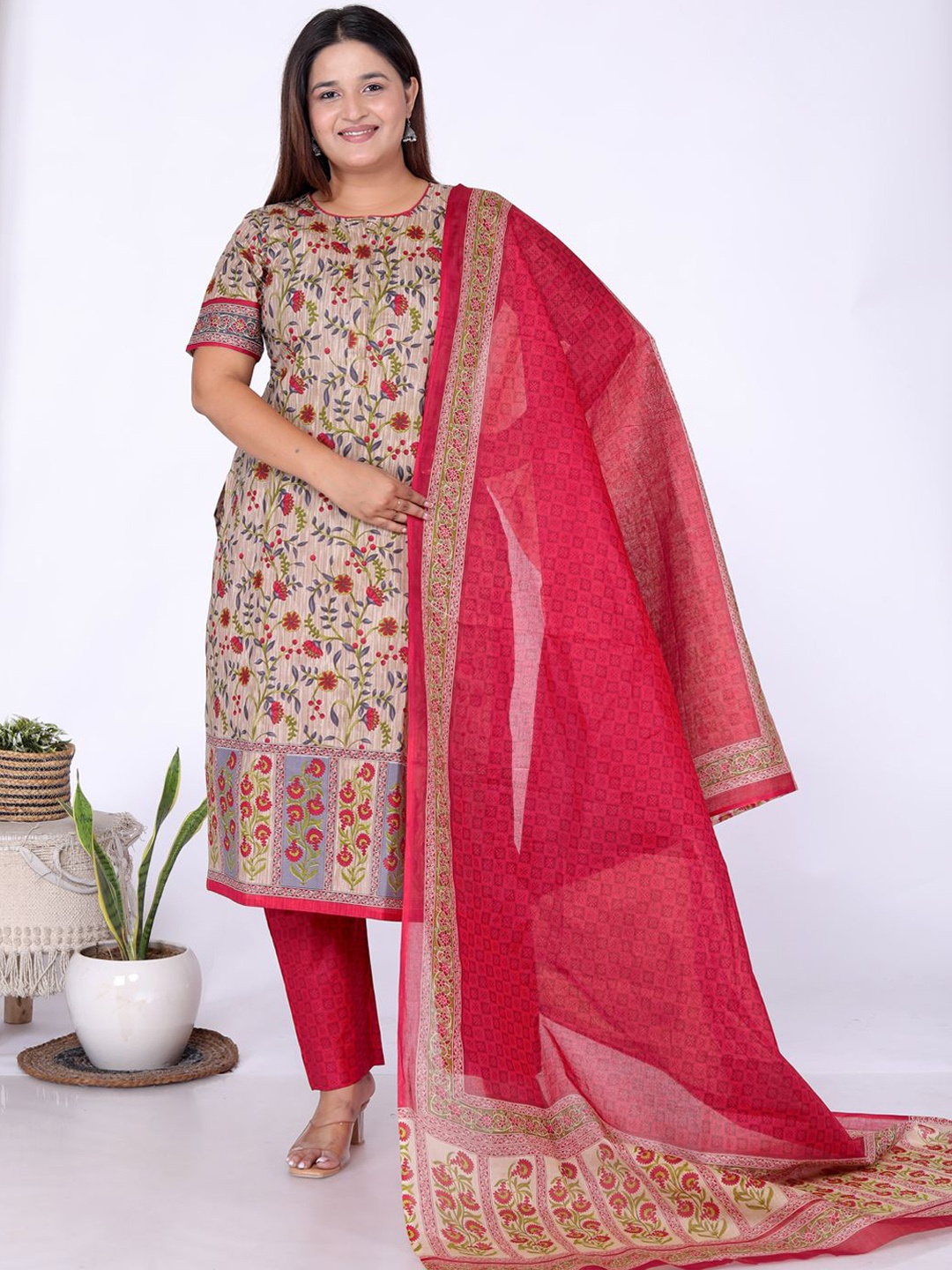 Jevi Prints Women Floral Printed Regular Pure Cotton Kurta with Salwar & With Dupatta, Beige
Jevi Prints Women Floral Printed Regular Pure Cotton Kurta with Salwar & With Dupatta, Beige