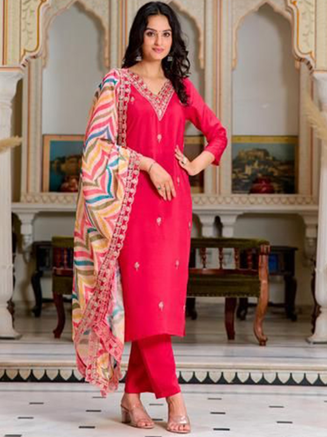 Jinax Women Floral Embroidered Regular Beads and Stones Kurta with Trousers & With Dupatta, Pink
Jinax Women Floral Embroidered Regular Beads and Stones Kurta with Trousers & With Dupatta, Pink