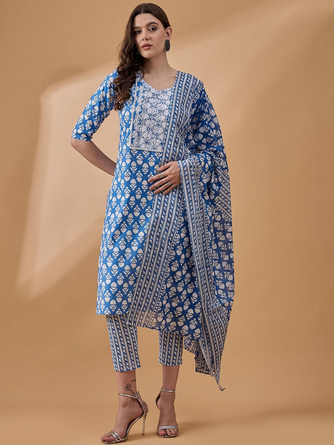 Winza Designer Women Floral Printed Regular Pure Cotton Kurta with Trousers & With Dupatta, Blue
Winza Designer Women Floral Printed Regular Pure Cotton Kurta with Trousers & With Dupatta, Blue
