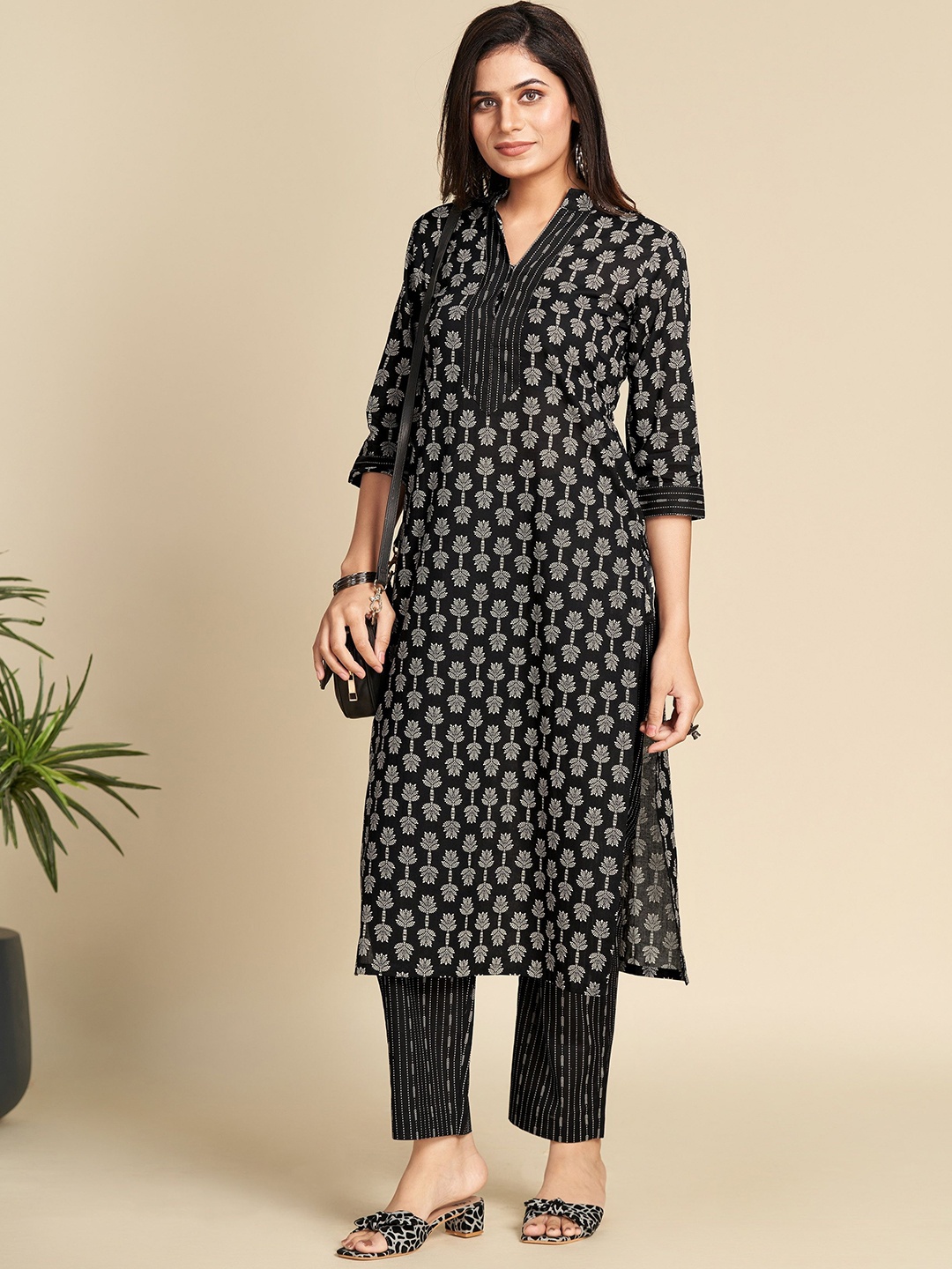 GULABOSITABO Women Ethnic Motifs Printed Regular Pure Cotton Kurta with Trousers, Black
GULABOSITABO Women Ethnic Motifs Printed Regular Pure Cotton Kurta with Trousers, Black
