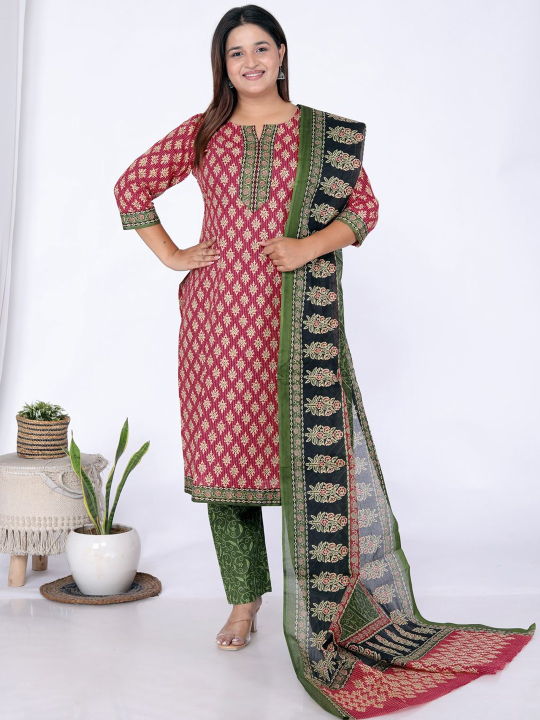 Jevi Prints Women Floral Printed Regular Pure Cotton Kurta with Trousers & With Dupatta, Red
Jevi Prints Women Floral Printed Regular Pure Cotton Kurta with Trousers & With Dupatta, Red