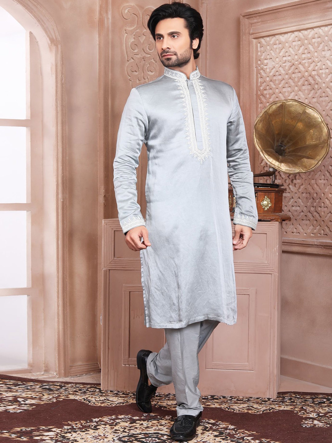 EVASTRO Men Ethnic Motifs Embroidered Regular Pure Cotton Kurta with Trousers, Grey
EVASTRO Men Ethnic Motifs Embroidered Regular Pure Cotton Kurta with Trousers, Grey