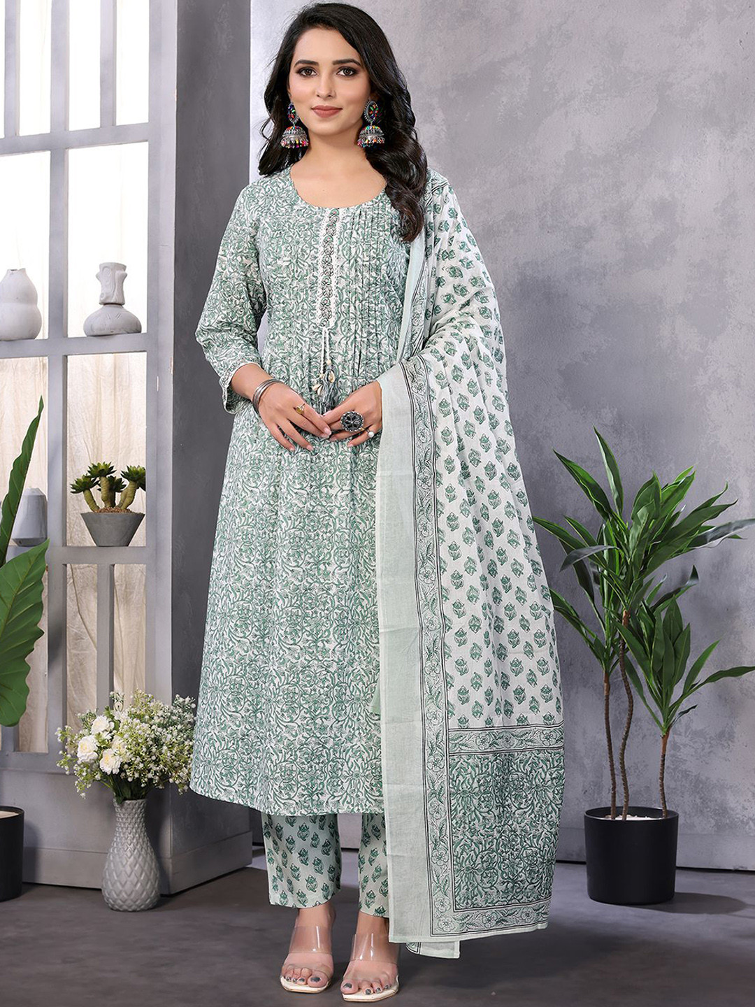 Rangita Women Ethnic Motifs Embroidered Regular Thread Work Pure Cotton Kurta with Salwar & With Dupatta, Green
Rangita Women Ethnic Motifs Embroidered Regular Thread Work Pure Cotton Kurta with Salwar & With Dupatta, Green