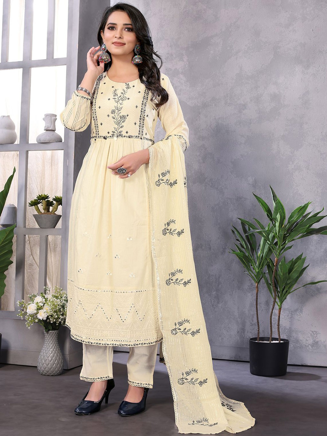 Rangita Women Ethnic Motifs Embroidered Regular Thread Work Pure Cotton Kurta with Palazzos & With Dupatta, Cream
Rangita Women Ethnic Motifs Embroidered Regular Thread Work Pure Cotton Kurta with Palazzos & With Dupatta, Cream