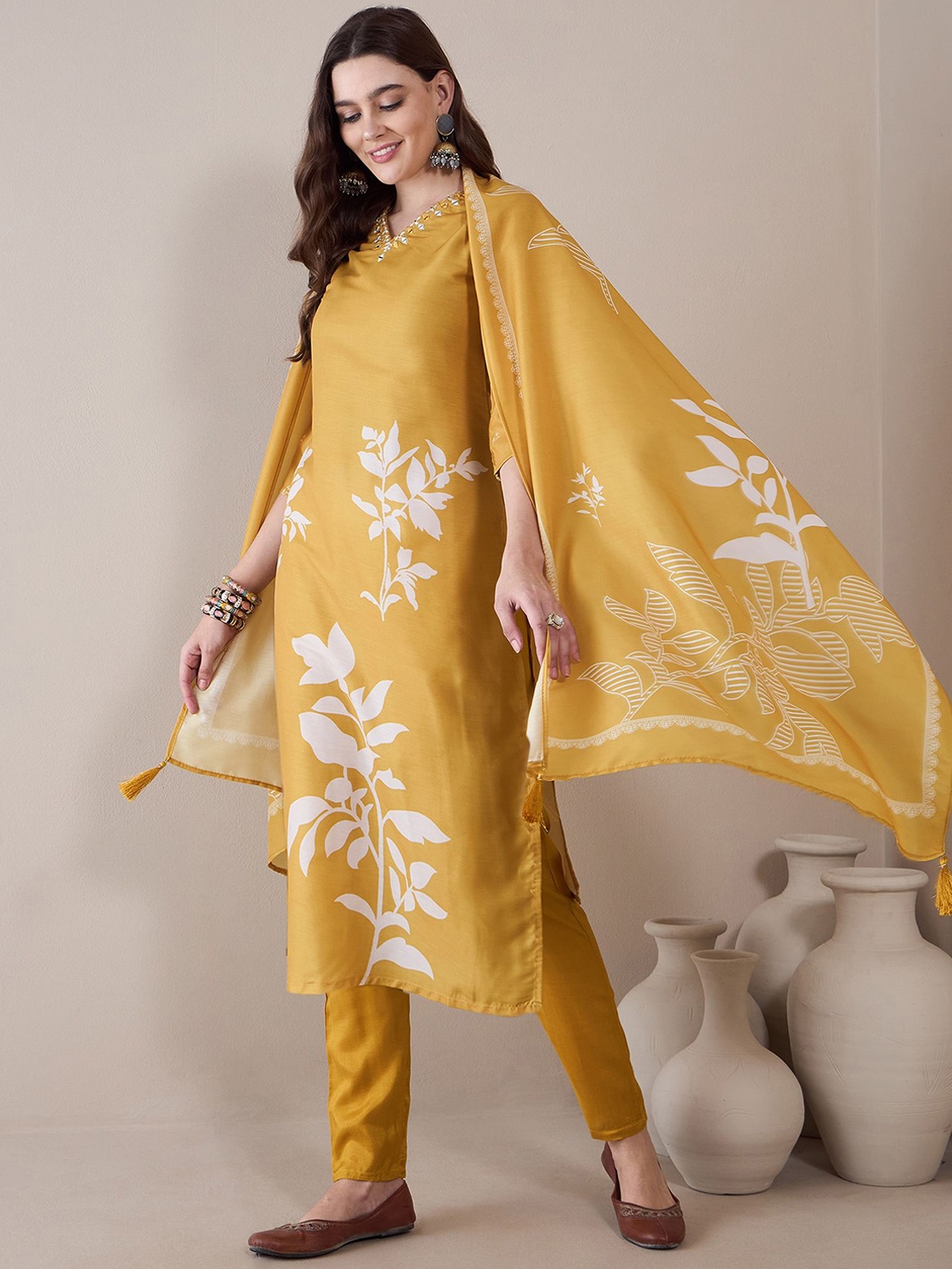 Anouk Women Floral Printed Regular Thread Work Kurta with Trousers & With Dupatta, Yellow
Anouk Women Floral Printed Regular Thread Work Kurta with Trousers & With Dupatta, Yellow